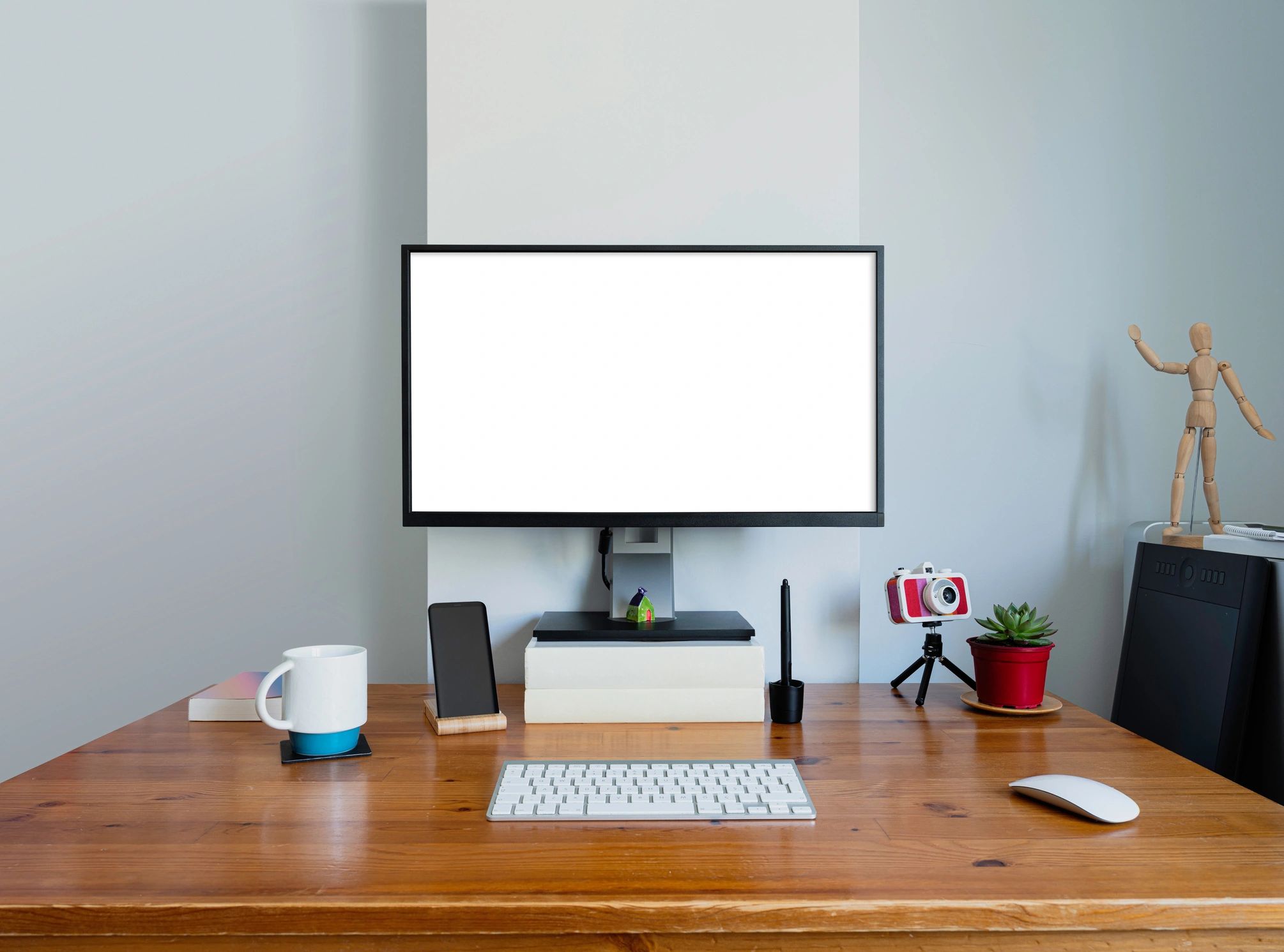 Minimal workspace representing Samisoft's focused app-building approach